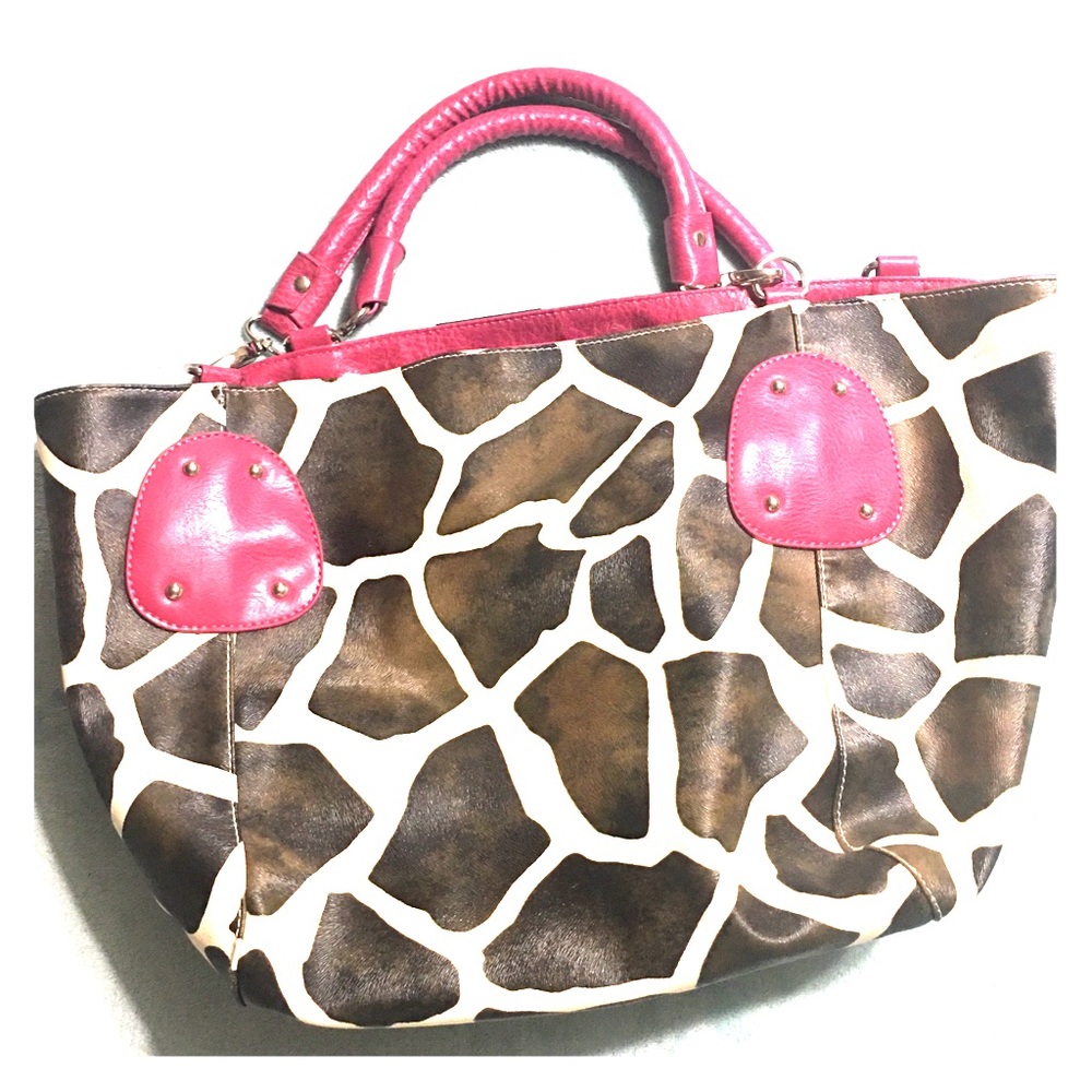 🎉HP🎉 Giraffe Print Purse with Hot Pink accents